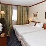 فندق Catullo 4*